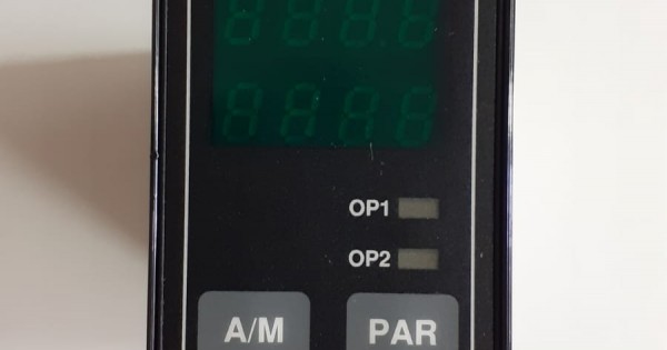 EUROTHERM Model 808 Sıcaklık Kontrol Cihazı